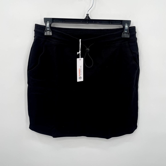 SUNDRY FOR EVEREVE Sunday Skirt with Bungee Drawcord in Black // 2 (M) - Picture 5 of 10